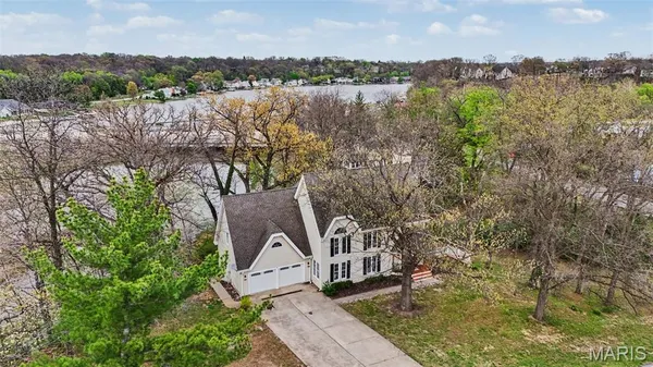 $699,000 | 3 Oak Bluff Drive, Lake St. Louis, MO 63367