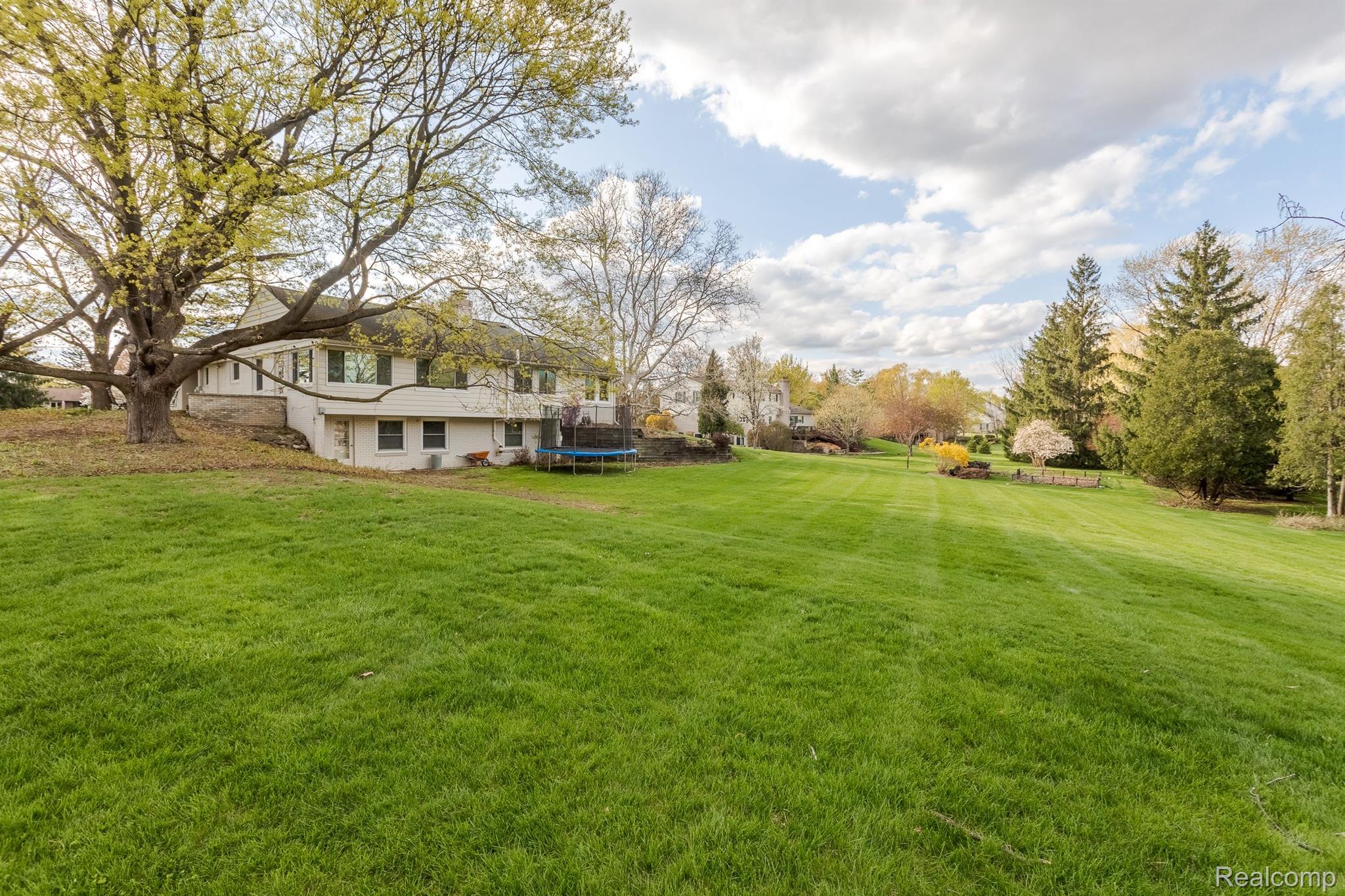 26090 Pleasant Valley Road Farmington, MI 48331 - Photo 34 of 44 Gallery Image 34