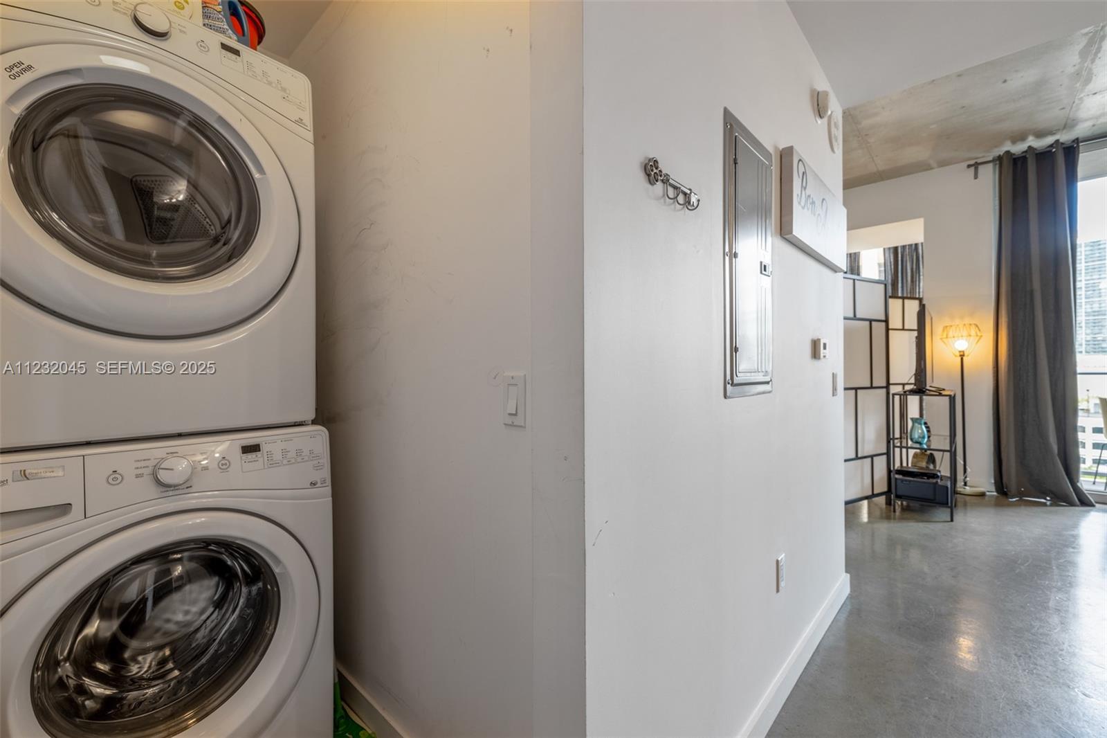 151 Southeast 1st Street, Unit 809 Miami, FL 33131 - Photo 20 of 45