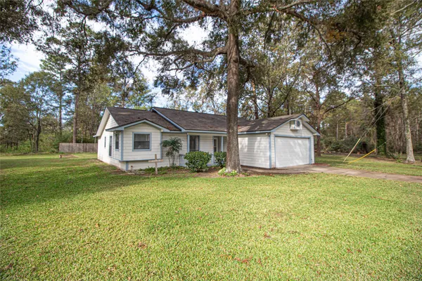 $214,999 | 320 Bridgeview Drive, Onalaska, TX 77360