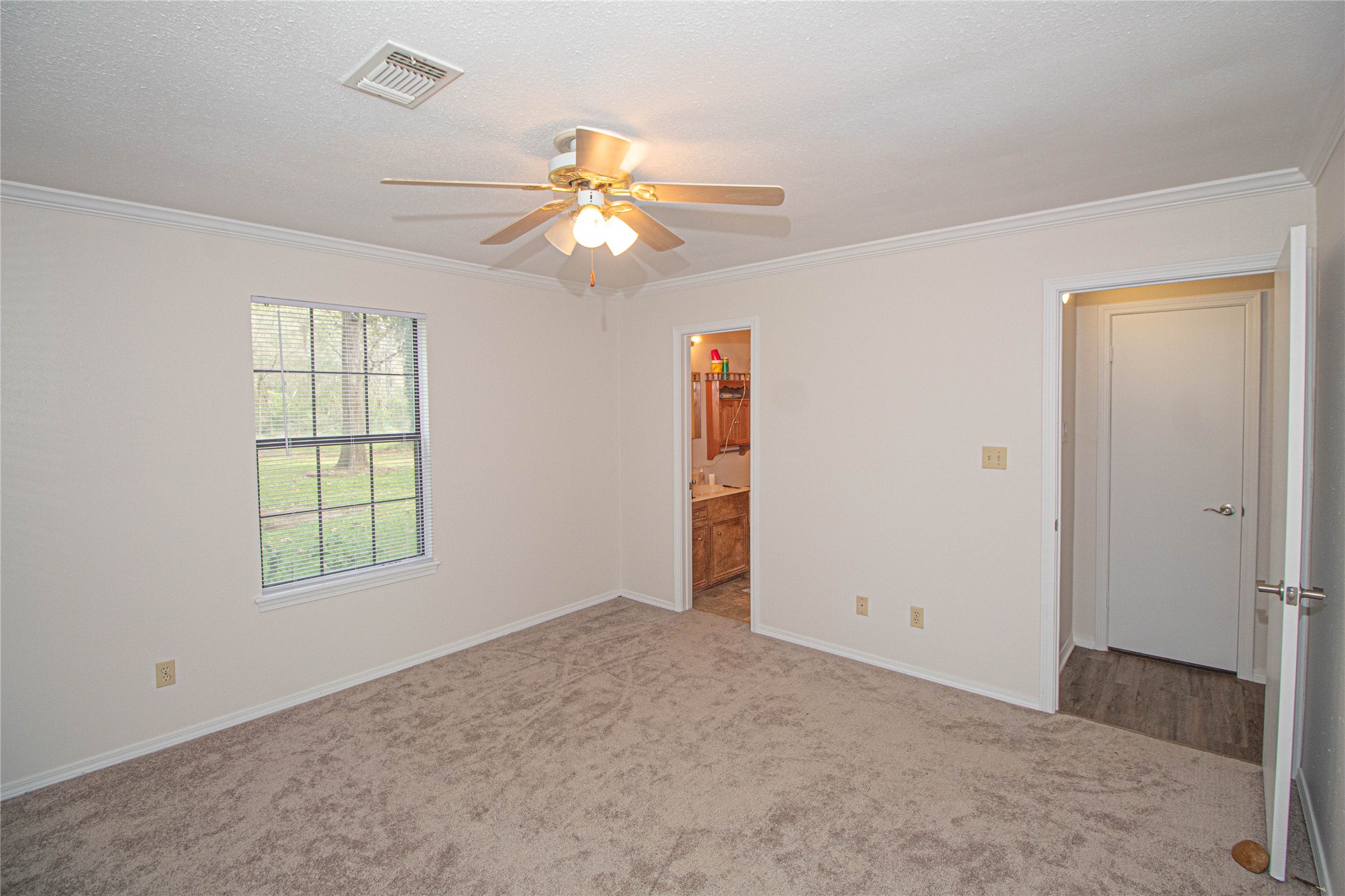 320 Bridgeview Drive Onalaska, TX 77360 - Photo 13 of 43