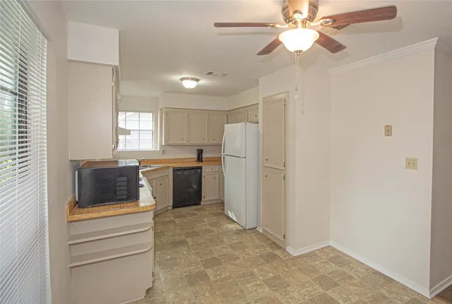 $225,000 | 320 Bridgeview Drive, Onalaska, TX 77360