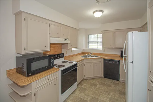 $214,999 | 320 Bridgeview Drive, Onalaska, TX 77360