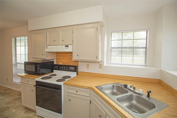 $214,999 | 320 Bridgeview Drive, Onalaska, TX 77360