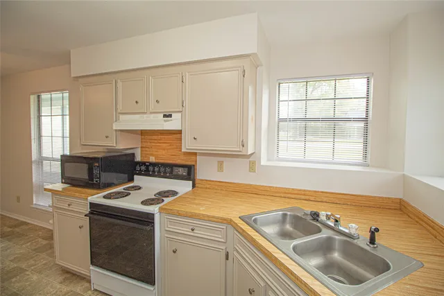 $225,000 | 320 Bridgeview Drive, Onalaska, TX 77360