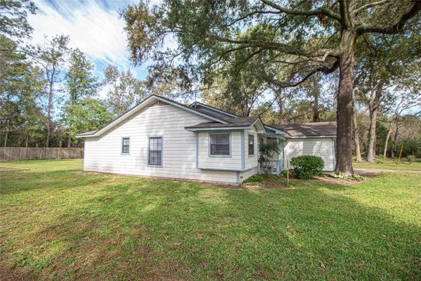 $214,999 | 320 Bridgeview Drive, Onalaska, TX 77360