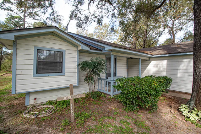 $225,000 | 320 Bridgeview Drive, Onalaska, TX 77360