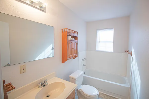 $214,999 | 320 Bridgeview Drive, Onalaska, TX 77360