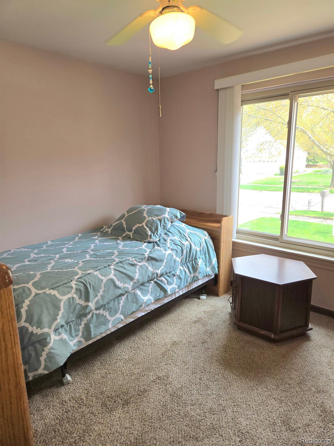 14879 Riverside Drive Livonia, MI 48154 - Photo 20 of 42 1st bedroom