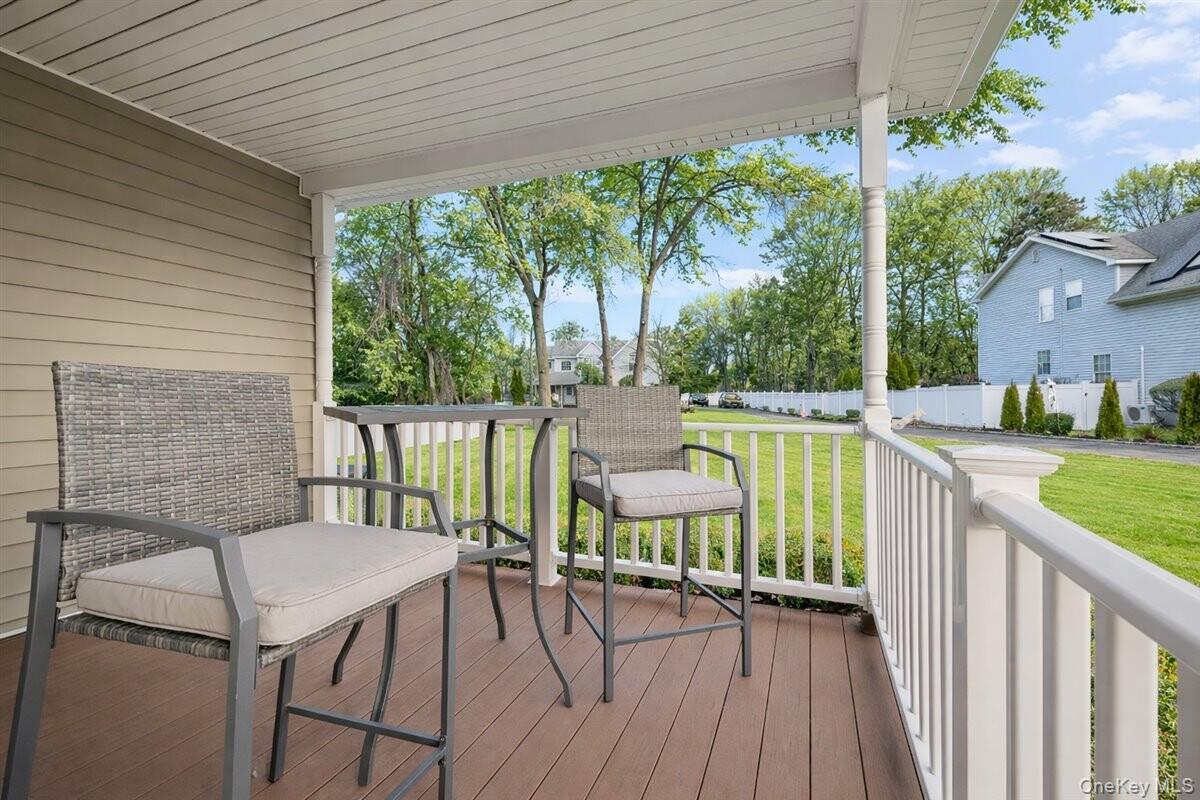24 Ridge Court Hauppauge, NY 11788 - Photo 6 of 37