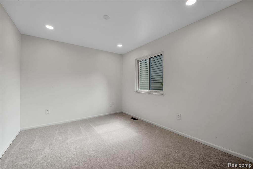 1630 River View Drive Rochester Hills, MI 48307 - Photo 15 of 23