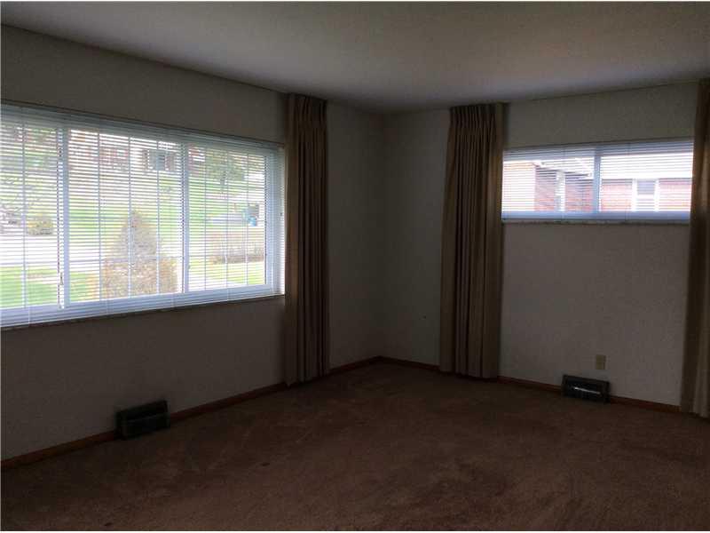 1004 Spring Street McDonald, PA 15057 - Photo 3 of 13 Living Room.