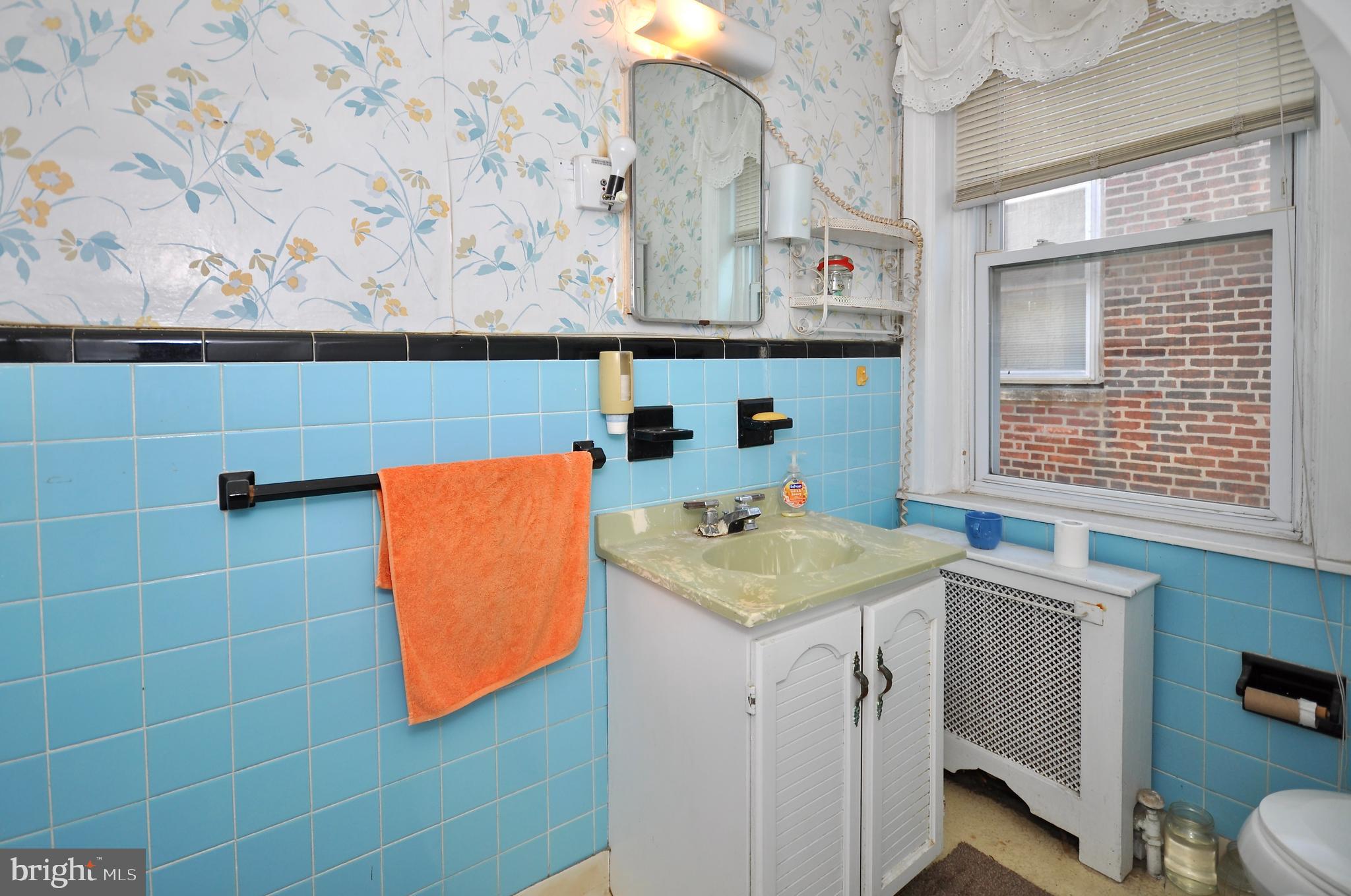 4566 Bermuda Street Philadelphia, PA 19124 - Photo 18 of 30 a utility room with dryer and washer