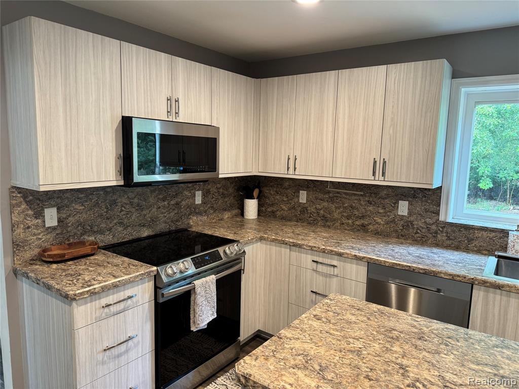1712 Peppermill Road Lapeer, MI 48446 - Photo 12 of 27 Gallery Image 12
