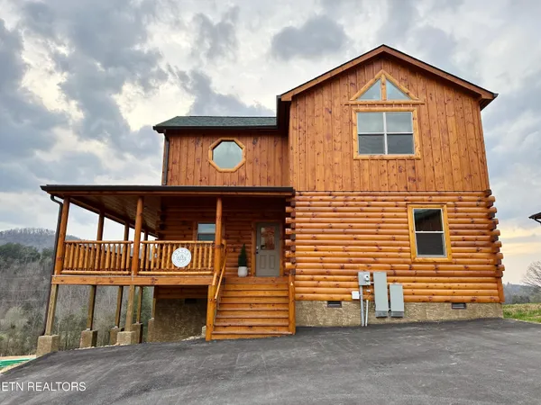$950,000 | 3738 Heritage Hills Drive, Pigeon Forge, TN 37863