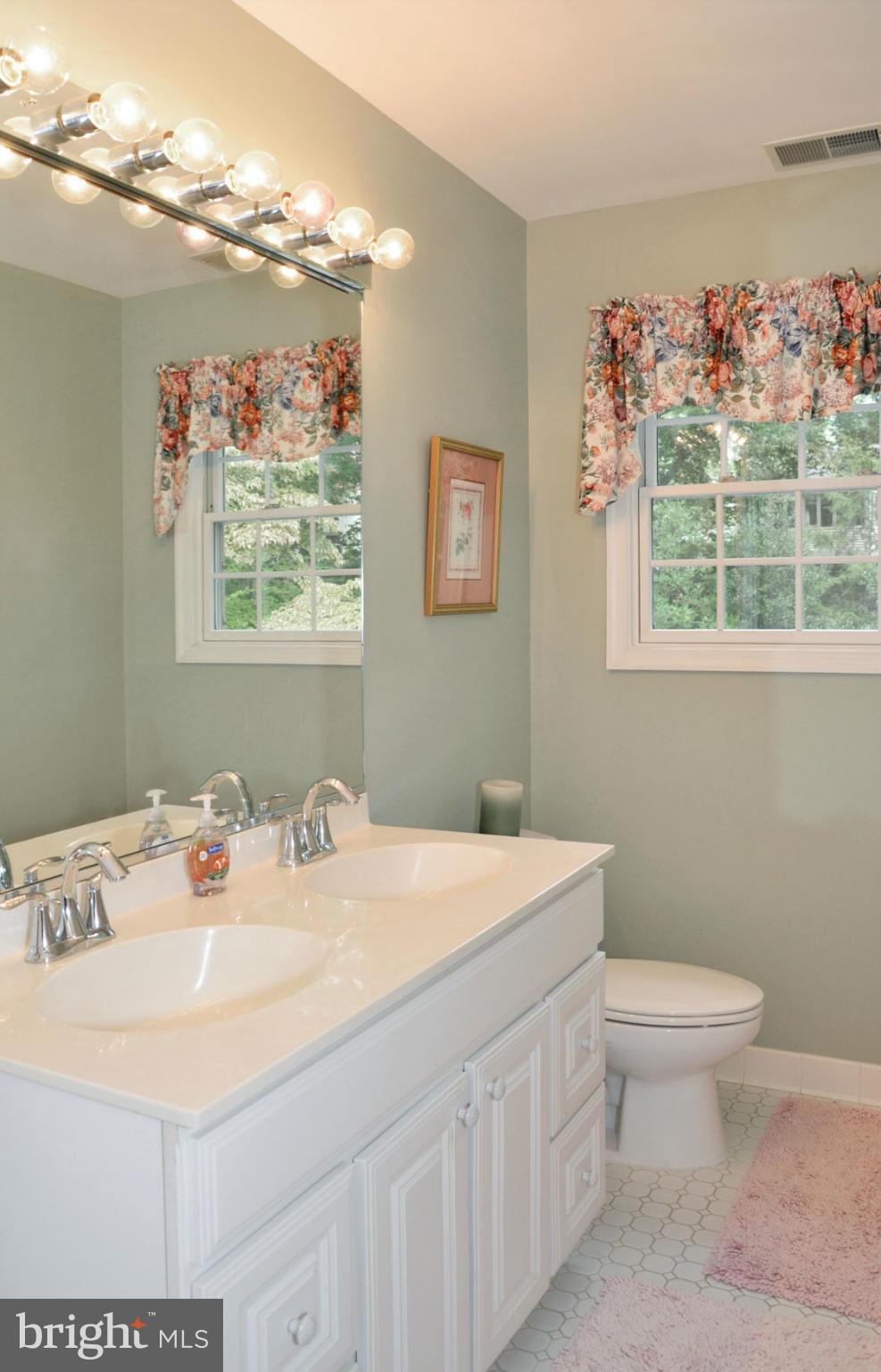 5605 Chesterbrook Road Bethesda, MD 20816 - Photo 20 of 30 Bath