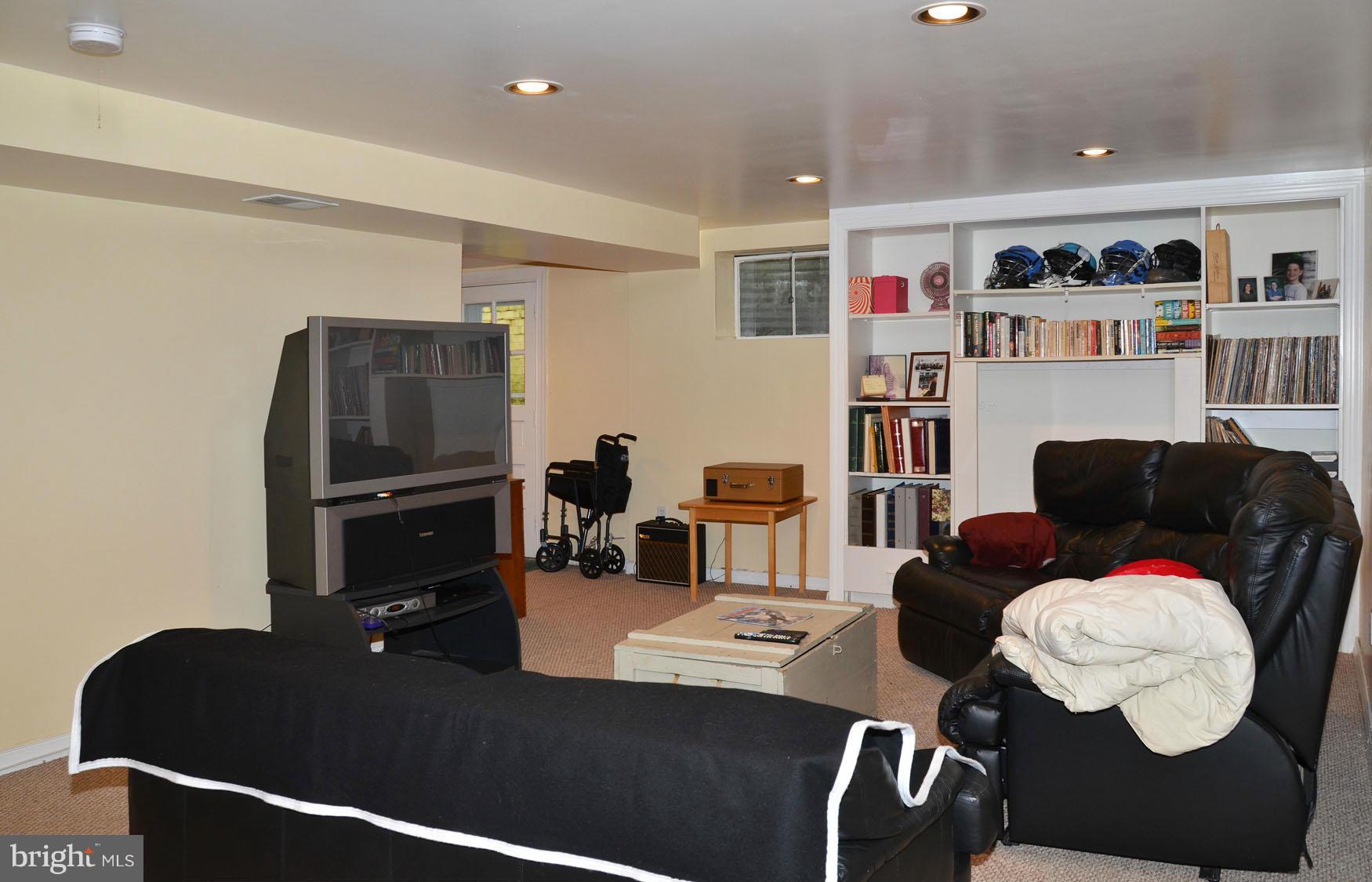 5605 Chesterbrook Road Bethesda, MD 20816 - Photo 23 of 30 Interior (General)