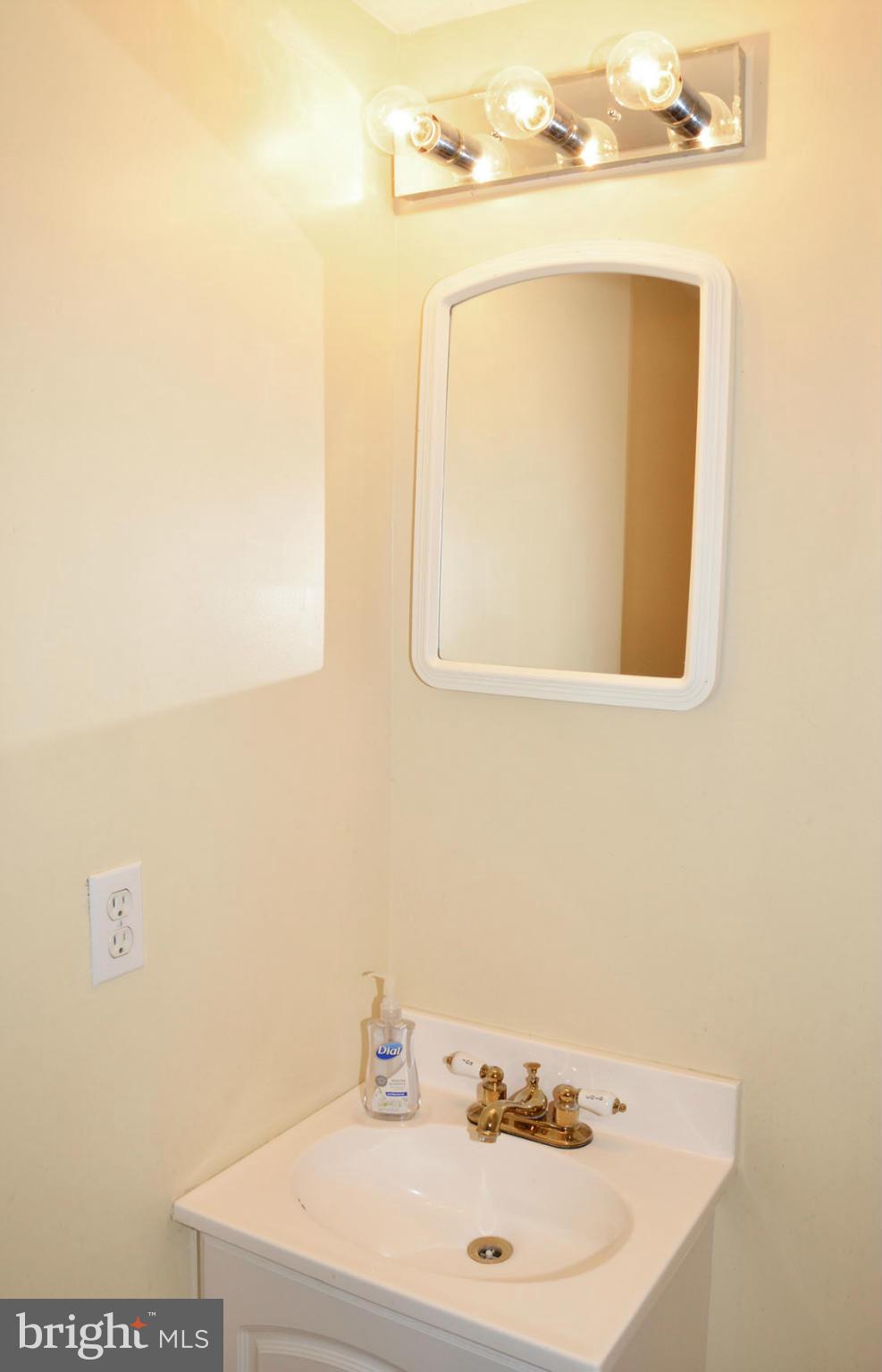 5605 Chesterbrook Road Bethesda, MD 20816 - Photo 26 of 30 Bath