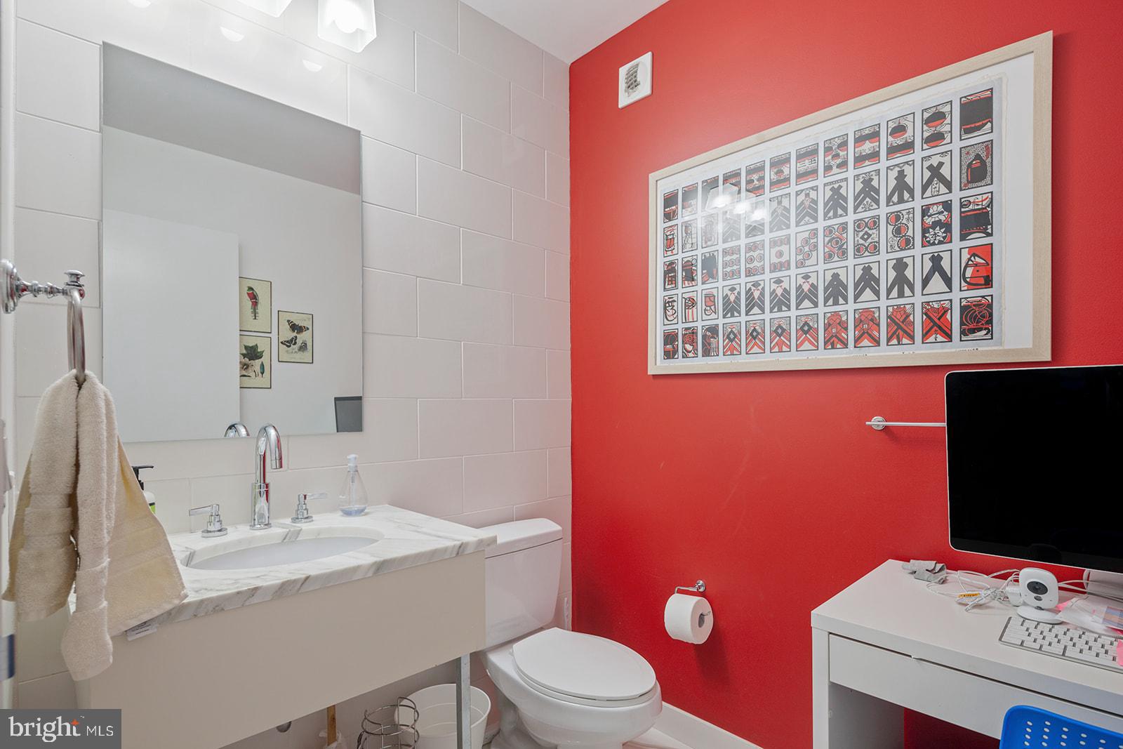 1425 Locust Street, Unit 5C Philadelphia, PA 19102 - Photo 17 of 27 Half Bath