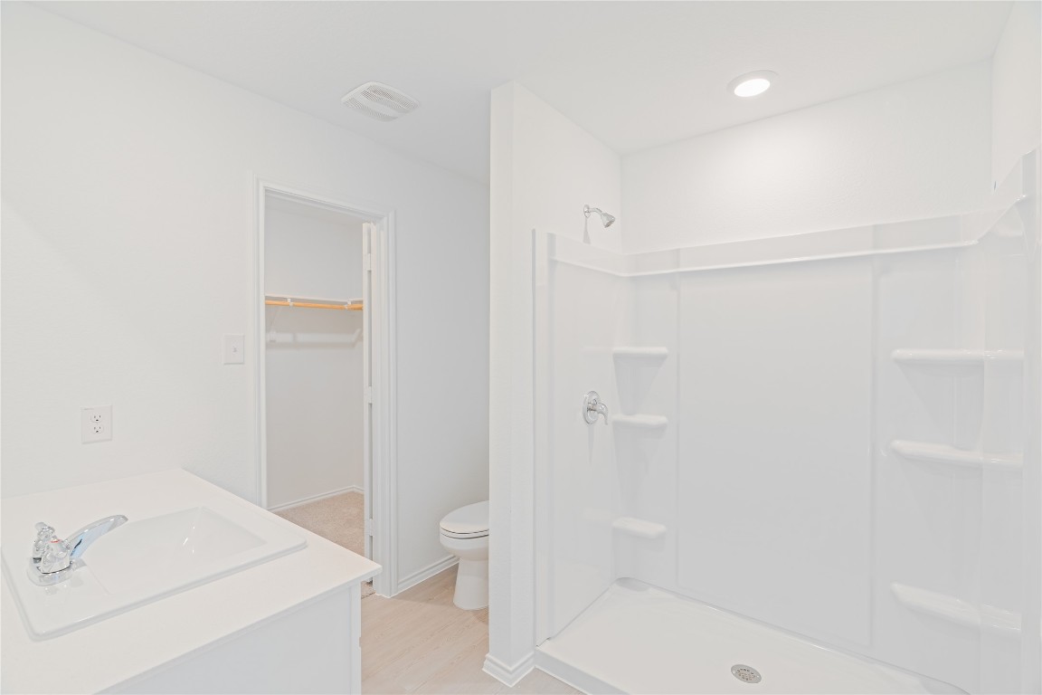 241 Kings Row Lane Jarrell, TX 76537 - Photo 13 of 27 a bathroom with a sink a toilet and shower