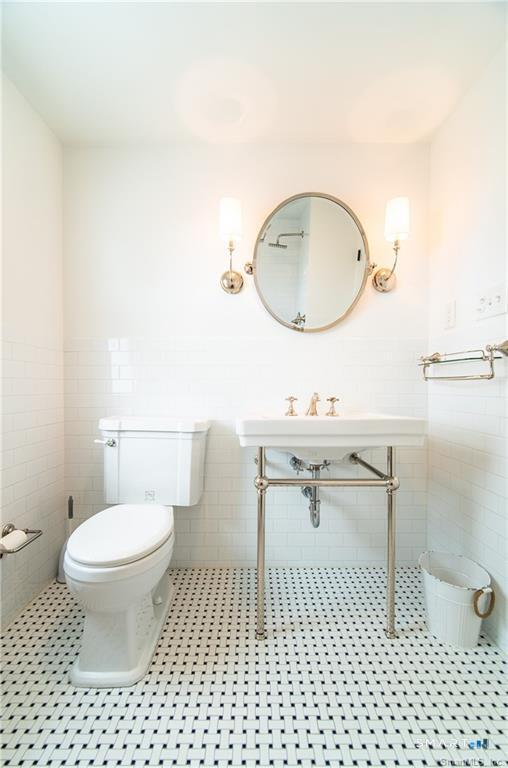 506 Lighthouse Road New Haven, CT 06512 - Photo 4 of 18