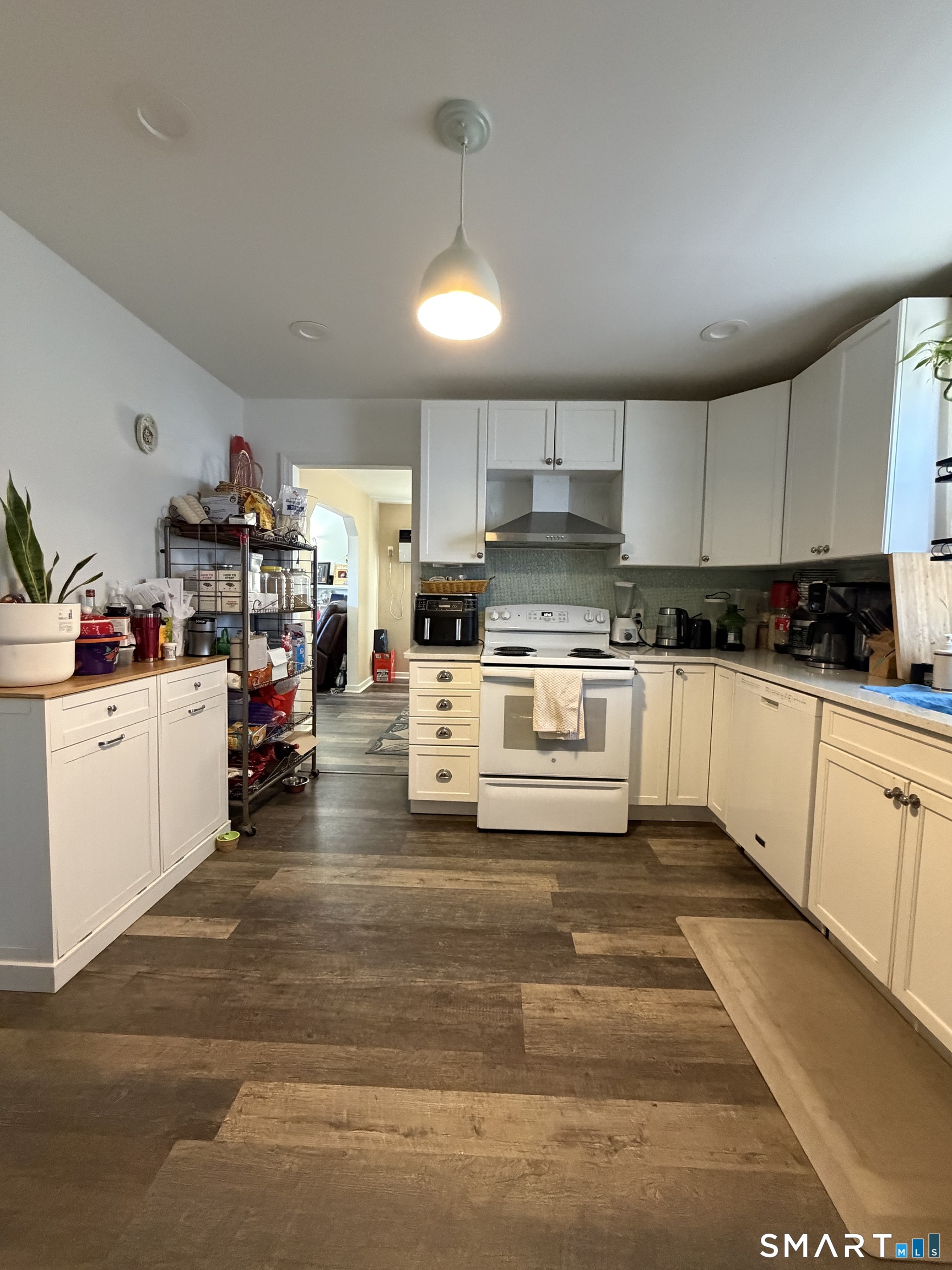 506 Lighthouse Road New Haven, CT 06512 - Photo 8 of 18