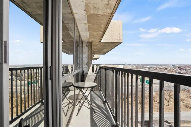 $195,000 | 600 Admiral Boulevard, Unit 904, Kansas City, MO 64106