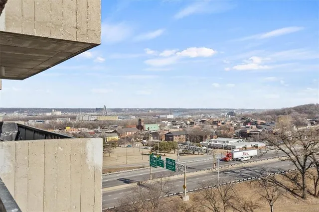 $195,000 | 600 Admiral Boulevard, Unit 904, Kansas City, MO 64106