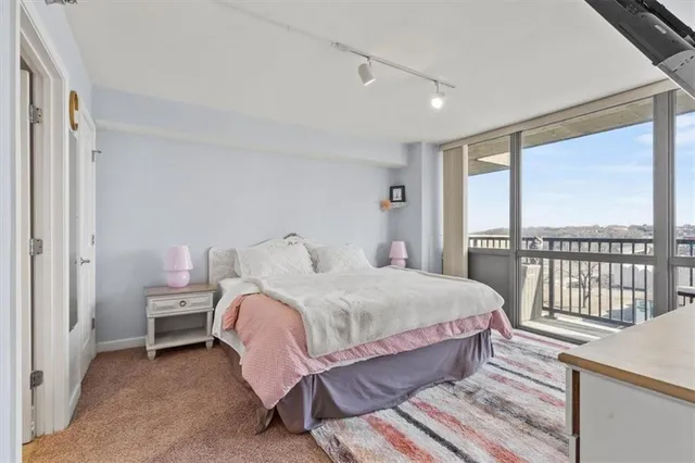 $195,000 | 600 Admiral Boulevard, Unit 904, Kansas City, MO 64106