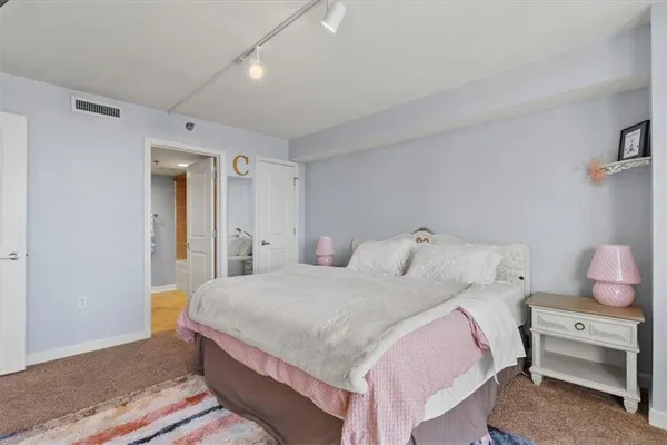 $195,000 | 600 Admiral Boulevard, Unit 904, Kansas City, MO 64106