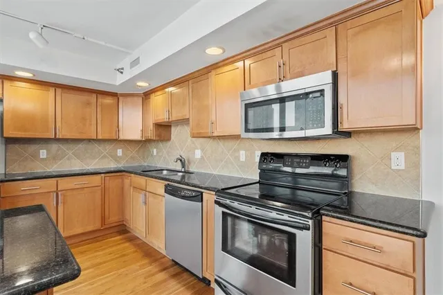 $195,000 | 600 Admiral Boulevard, Unit 904, Kansas City, MO 64106