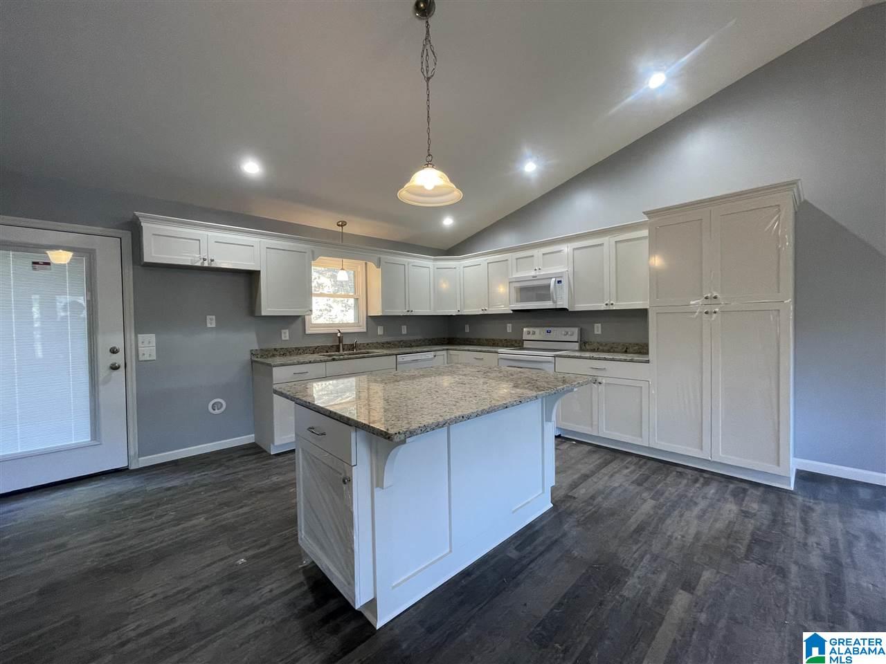 438 Lakeshore Circle Warrior, AL 35180 - Photo 12 of 38
