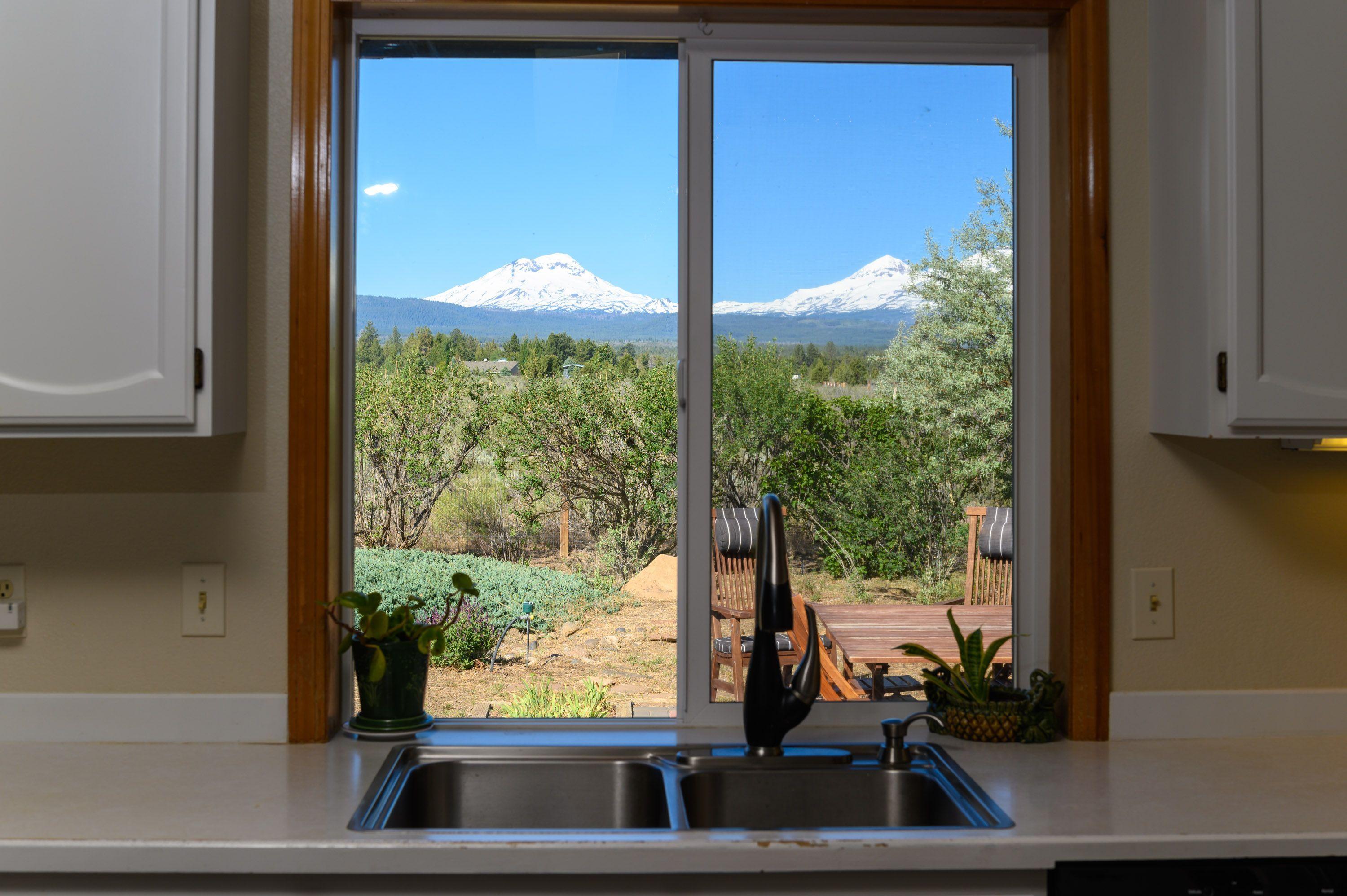 17511 Knight Road Bend, OR 97703 - Photo 10 of 26 11