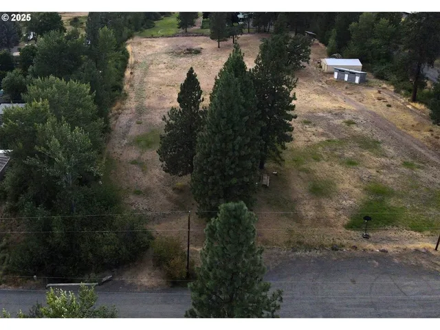 a view of a outdoor space