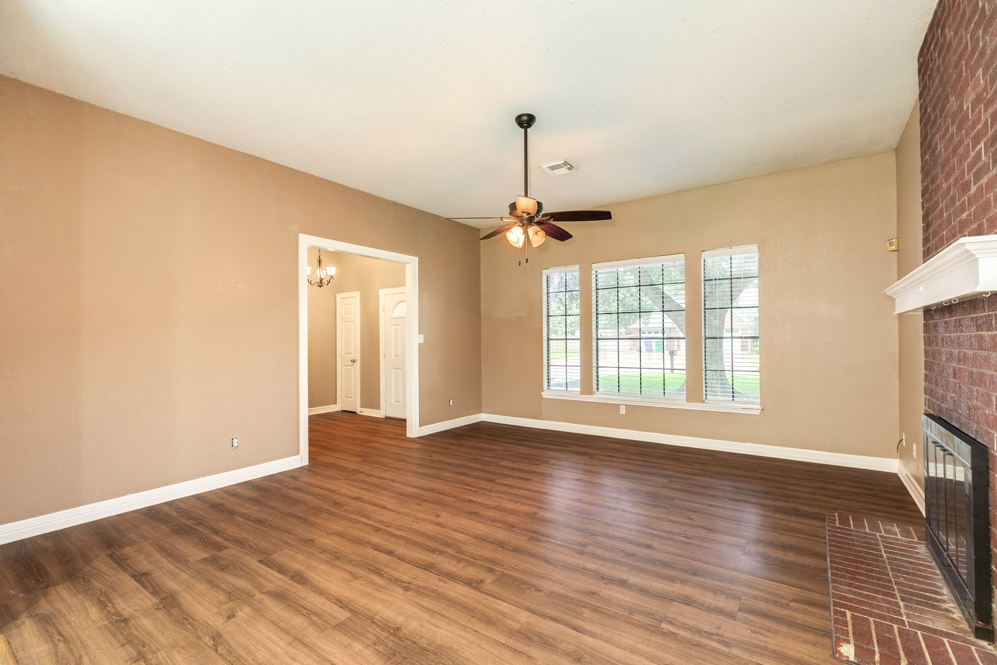 224 North Ranch House Road Angleton, TX 77515 - Photo 6 of 30