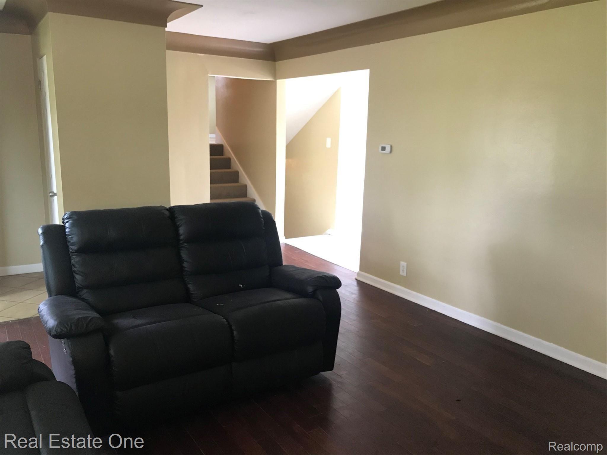 4419 Dublin Road Burton, MI 48529 - Photo 5 of 22 IMG_7682.JPG