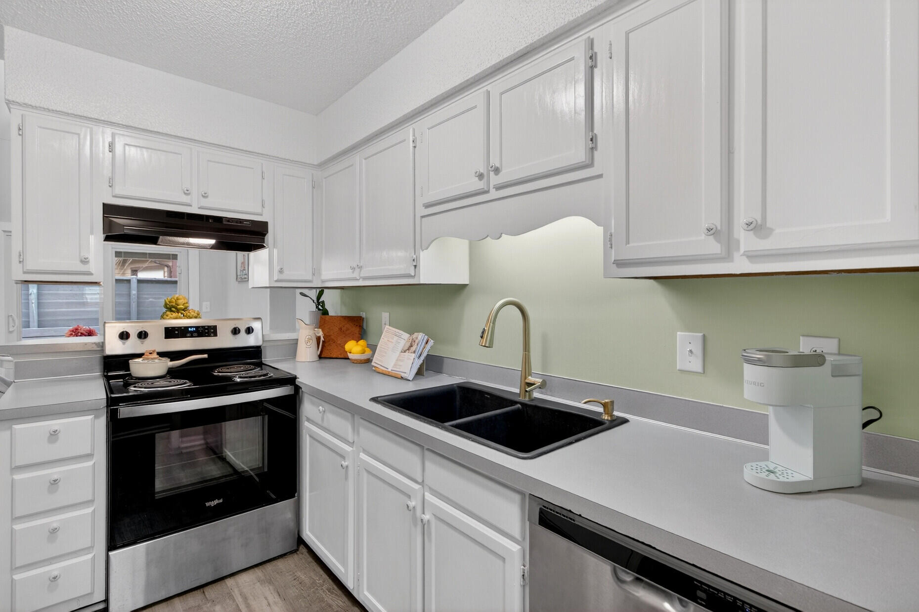 105 Traders Station Road Summerville, SC 29486 - Photo 15 of 40 Kitchen