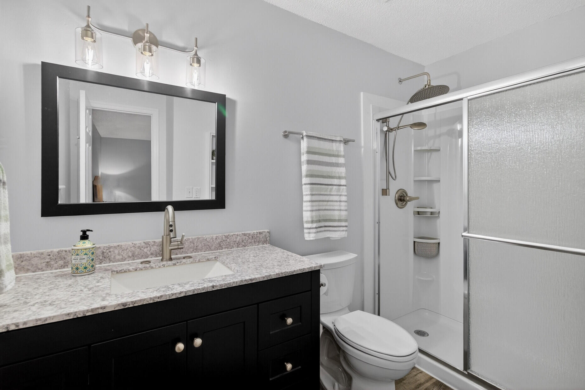 105 Traders Station Road Summerville, SC 29486 - Photo 19 of 40 Primary Bathroom