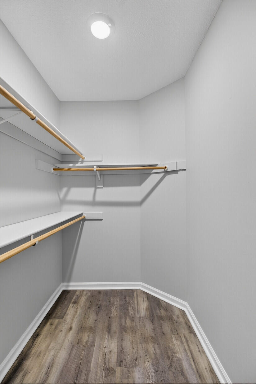 105 Traders Station Road Summerville, SC 29486 - Photo 21 of 40 Primary Closet