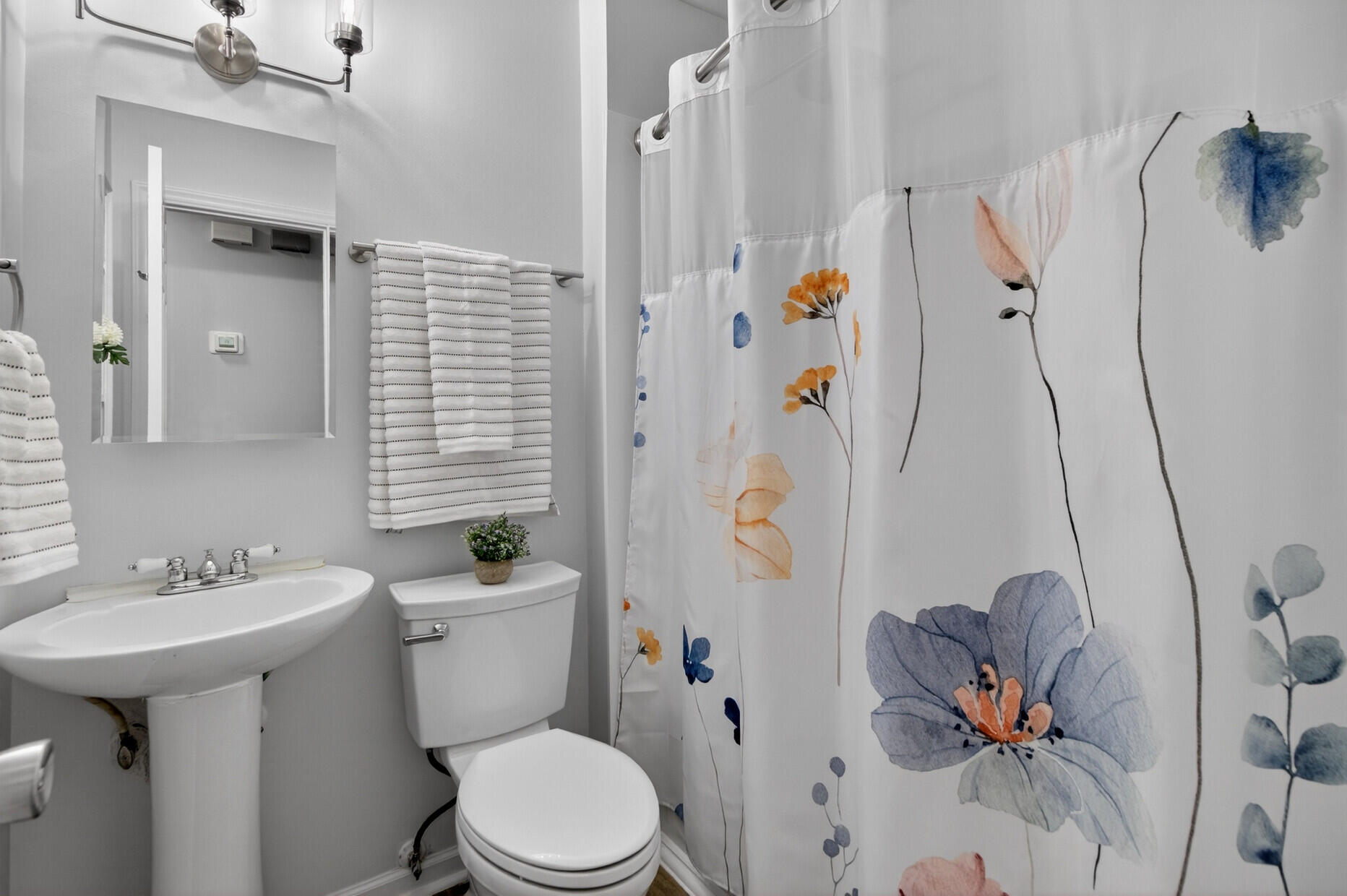 105 Traders Station Road Summerville, SC 29486 - Photo 24 of 40 Second Bathroom