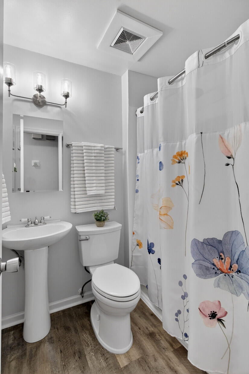 105 Traders Station Road Summerville, SC 29486 - Photo 25 of 40 Second Bathroom