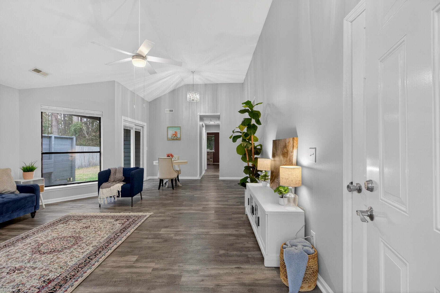 105 Traders Station Road Summerville, SC 29486 - Photo 4 of 40 Living area