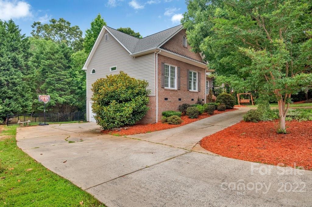 8065 Stevens Mill Road Matthews, NC 28104 - Photo 4 of 33 Gallery Image 4