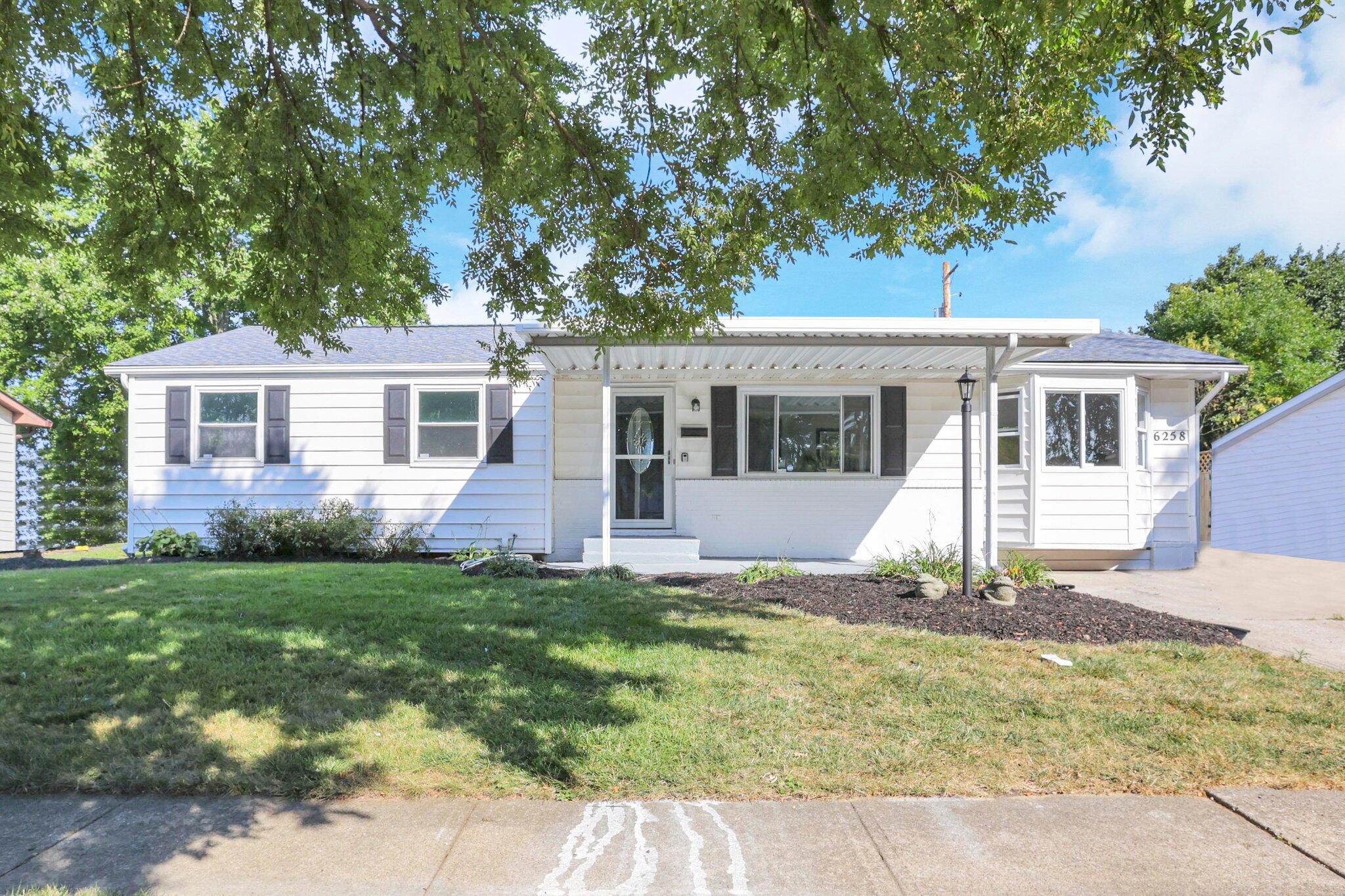 6258 Faircrest Road Columbus, OH 43229 - Photo 2 of 33 29-web-or-mls-0V3A8710 copy