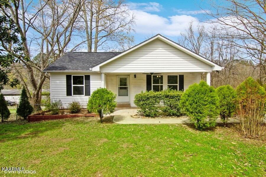 419 Morton Road Harriman, TN 37748 - Photo 1 of 15 01_419MortonRd_2001_LowRes