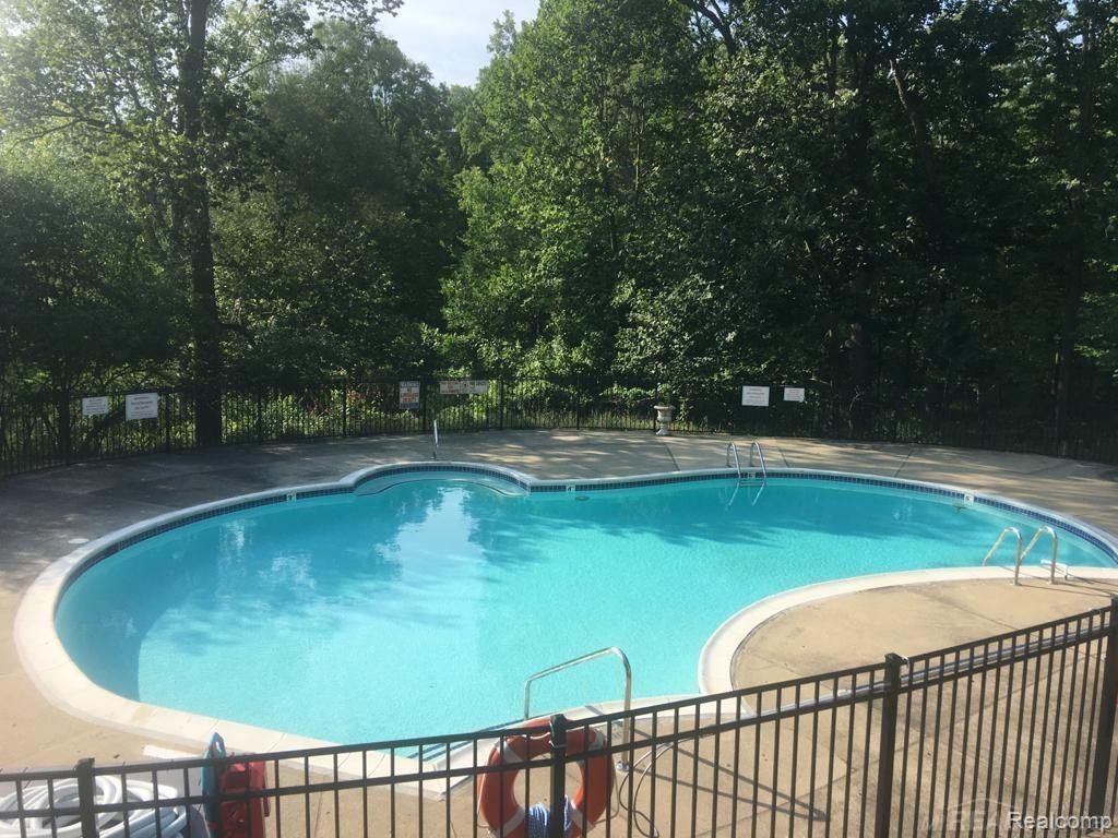 1673 Riverside Drive Rochester, MI 48309 - Photo 6 of 19 50130989-6A78C53B-5519-4BBD-9028-C681D731A5BA.JPG