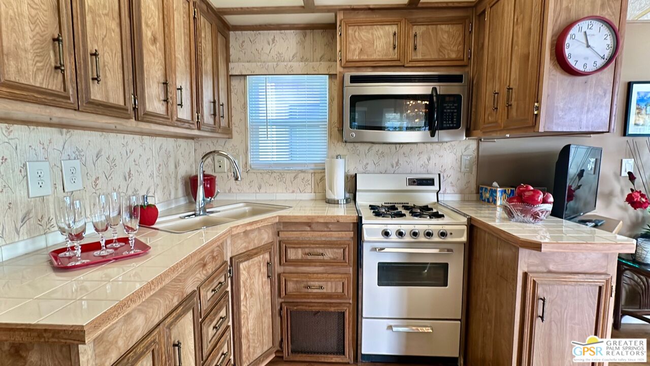 69801 Ramon Road, Unit 4 Cathedral City, CA 92234 - Photo 12 of 24 Gallery Image 12