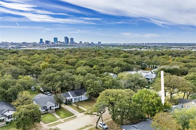 $1,695 | 2317 Honeysuckle Avenue, Fort Worth, TX 76111