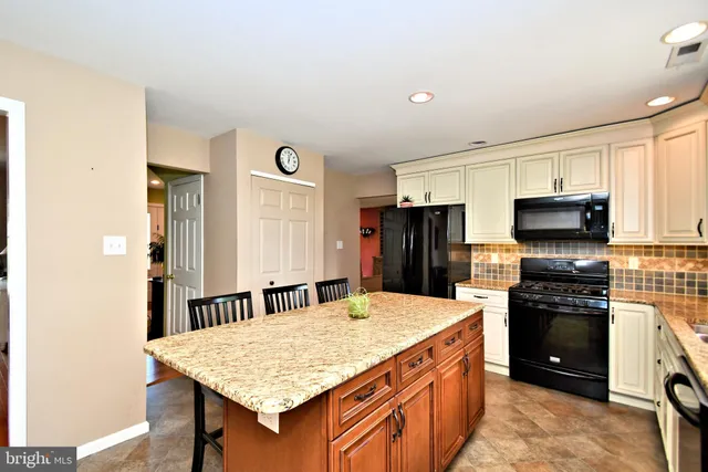 $750,000 | 102 Gwynmont Drive, North Wales, PA 19454