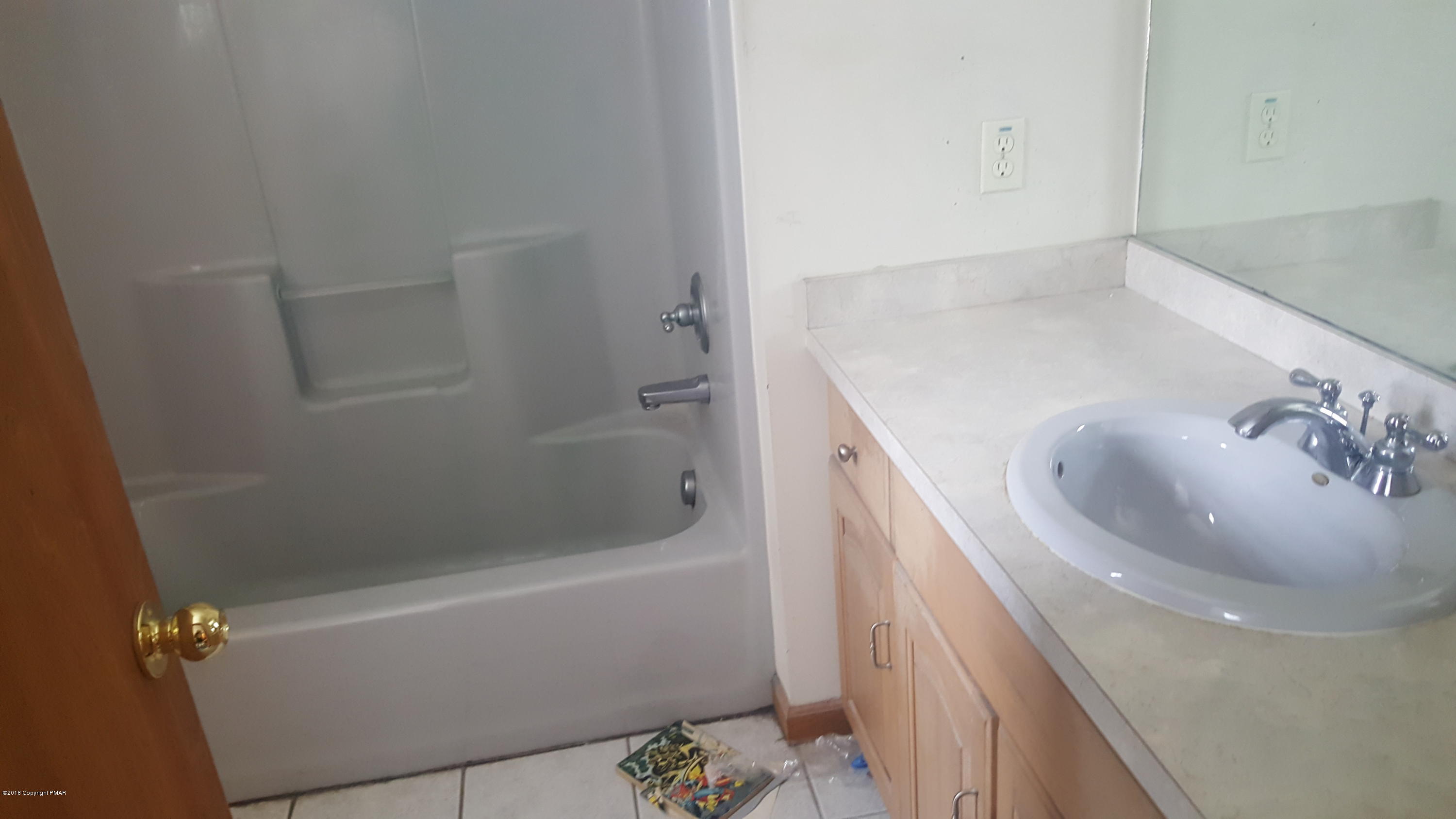 1485 Clover Road Long Pond, PA 18334 - Photo 13 of 23 a bathroom with a bathtub